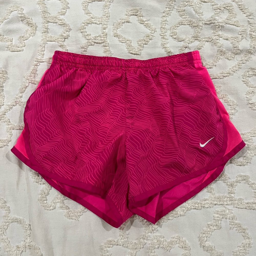 Girls hot pink Nike athletic shorts, size:medium